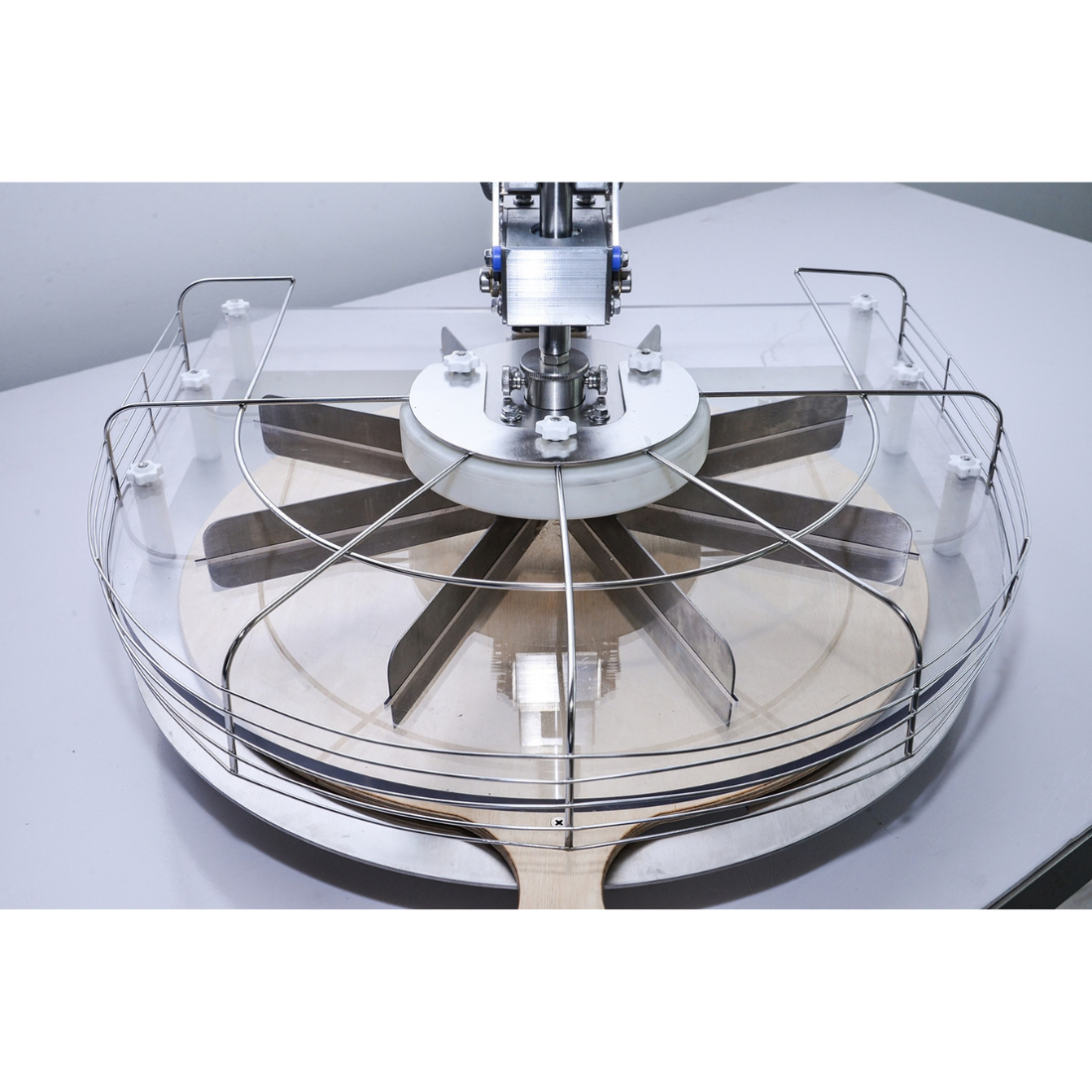 BakerMax 8 / 16 Slice Manual Pizza Cutter & Divider - PD-16 — view 5